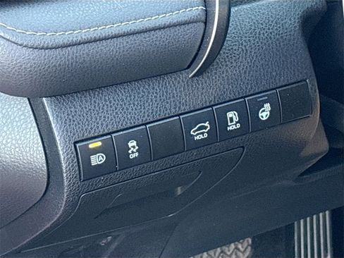 Used 2022 Toyota Camry SE image 10