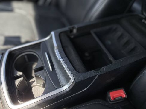Used 2017 Chrysler 300 Limited RWD image 17