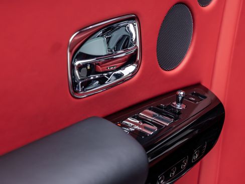 Used 2019 Rolls-Royce Phantom Sedan image 37