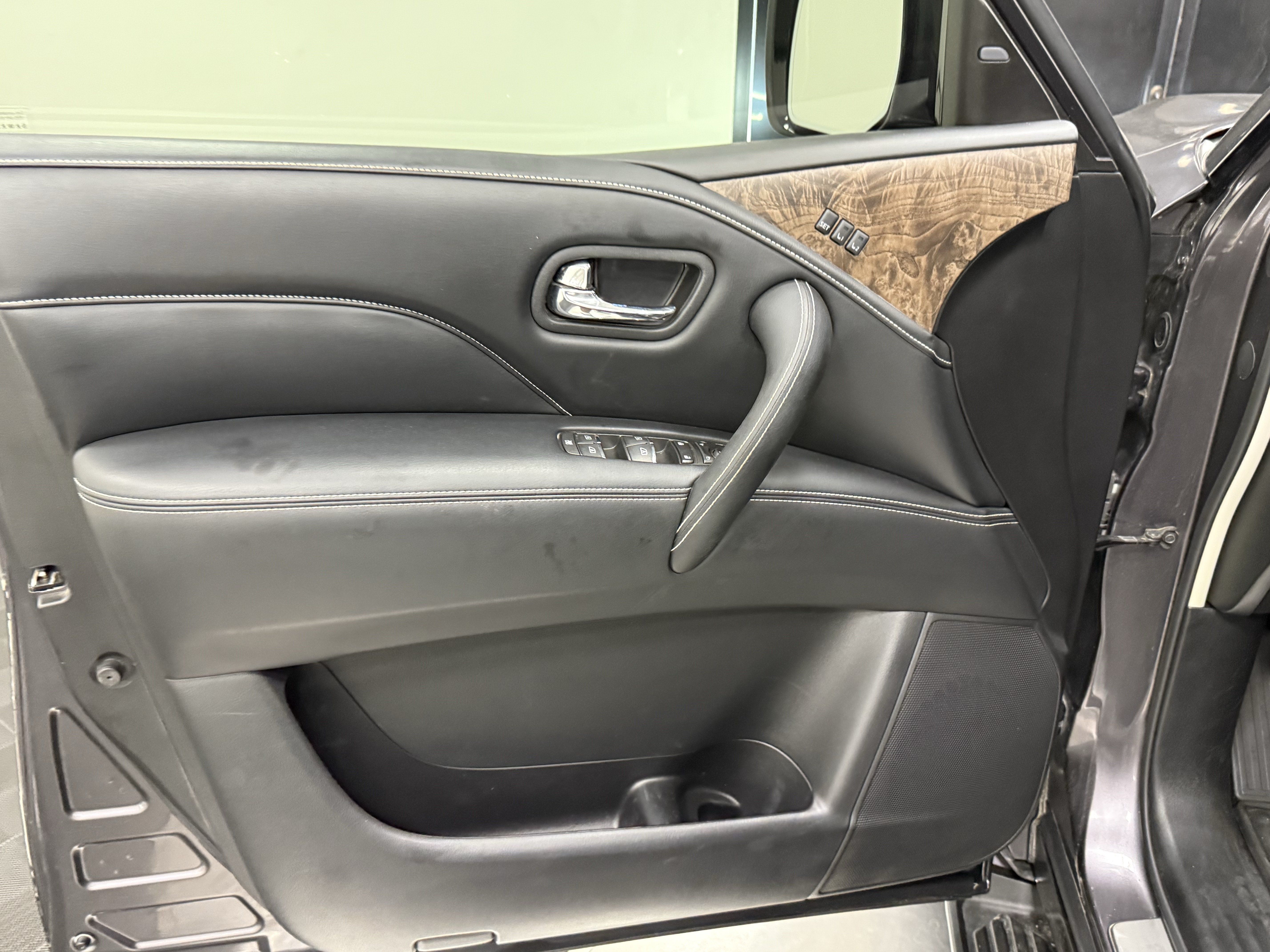 Used 2022 INFINITI QX80 Premium Select w/ All-Season Package RWD image 10