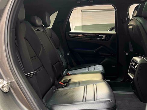 Used 2019 Porsche Cayenne S AWD/4WD image 30
