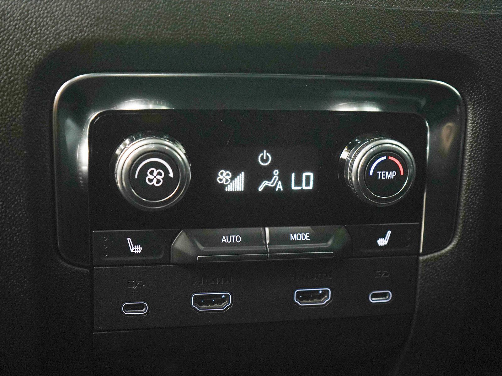 Used 2025 GMC Yukon Denali w/ Denali Reserve Package AWD/4WD image 18