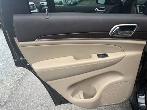 Used 2014 Jeep Grand Cherokee Overland AWD/4WD image 18
