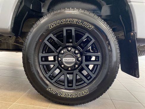 Used 2022 Ford F350 Lariat w/ Black Appearance Package AWD/4WD image 26