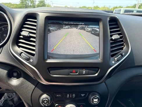 Certified 2022 Jeep Cherokee Latitude Lux AWD/4WD image 13
