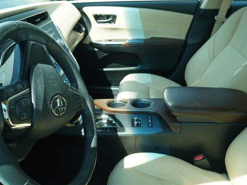 Used 2017 Toyota Avalon XLE Premium FWD image 9
