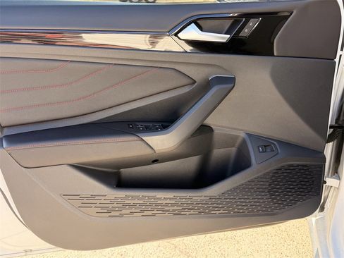 Used 2024 Volkswagen Jetta GLI 40th Anniversary Edition image 10