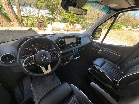 Used 2024 Mercedes-Benz Sprinter 3500 image 13