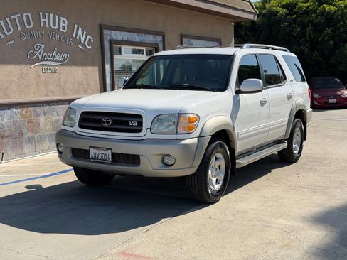 Used 2002 Toyota Sequoia SR5 RWD image 2