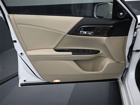 Used 2017 Honda Accord Touring image 22