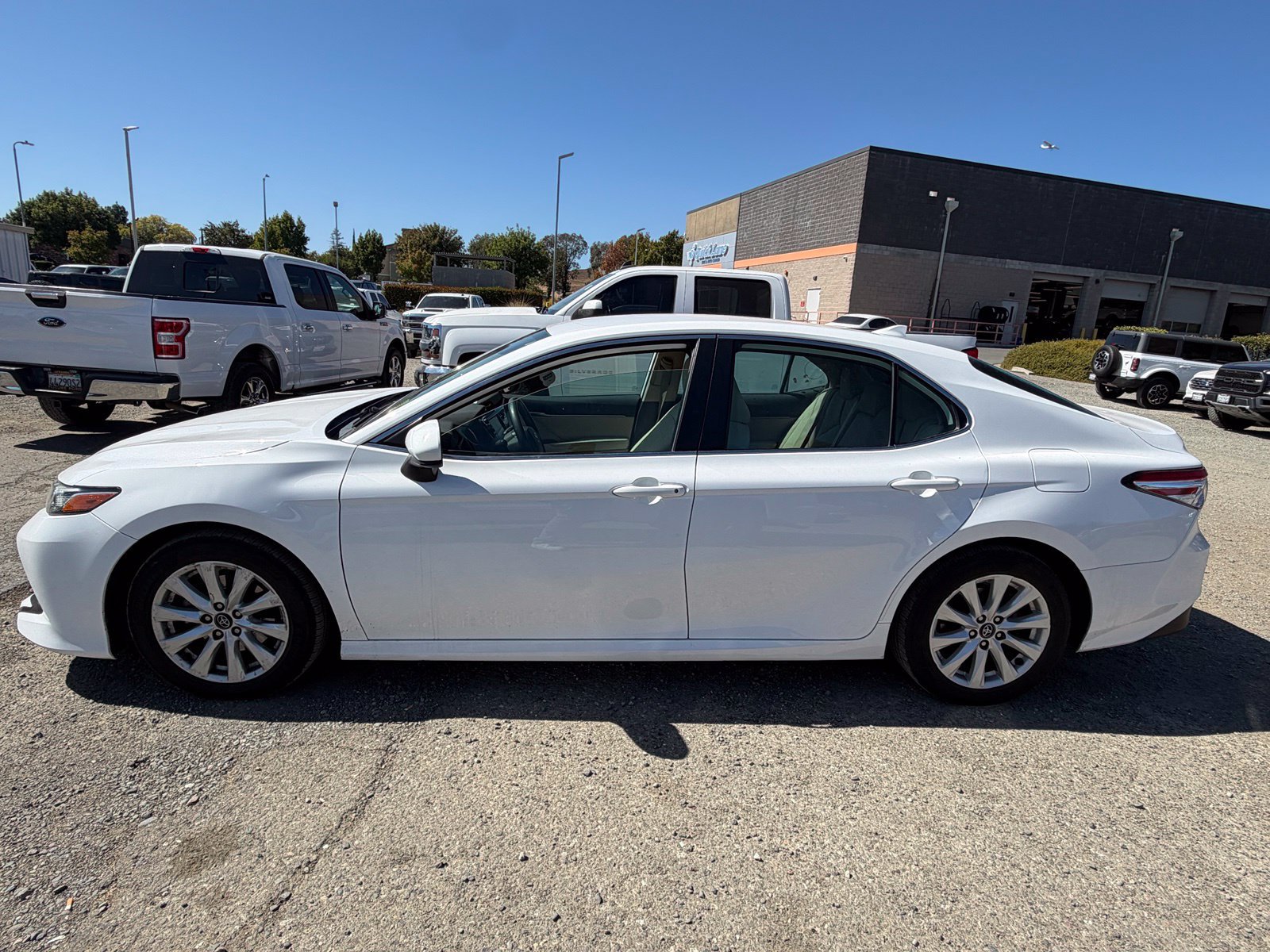 Used 2019 Toyota Camry LE FWD image 2