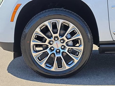 New 2026 GMC Yukon Denali w/ Denali Reserve Package AWD/4WD image 22