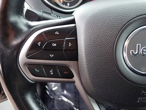Used 2019 Jeep Cherokee Latitude Plus w/ Cold Weather Group AWD/4WD image 14