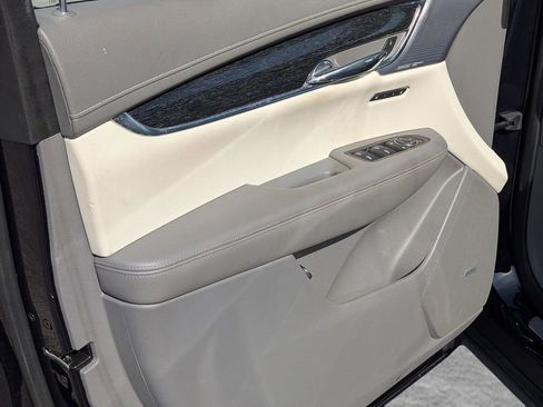 Used 2021 Cadillac XT6 Premium Luxury FWD image 16