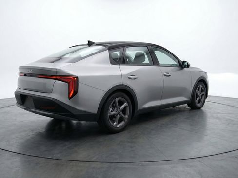 Used 2025 Kia K4 FWD image 9