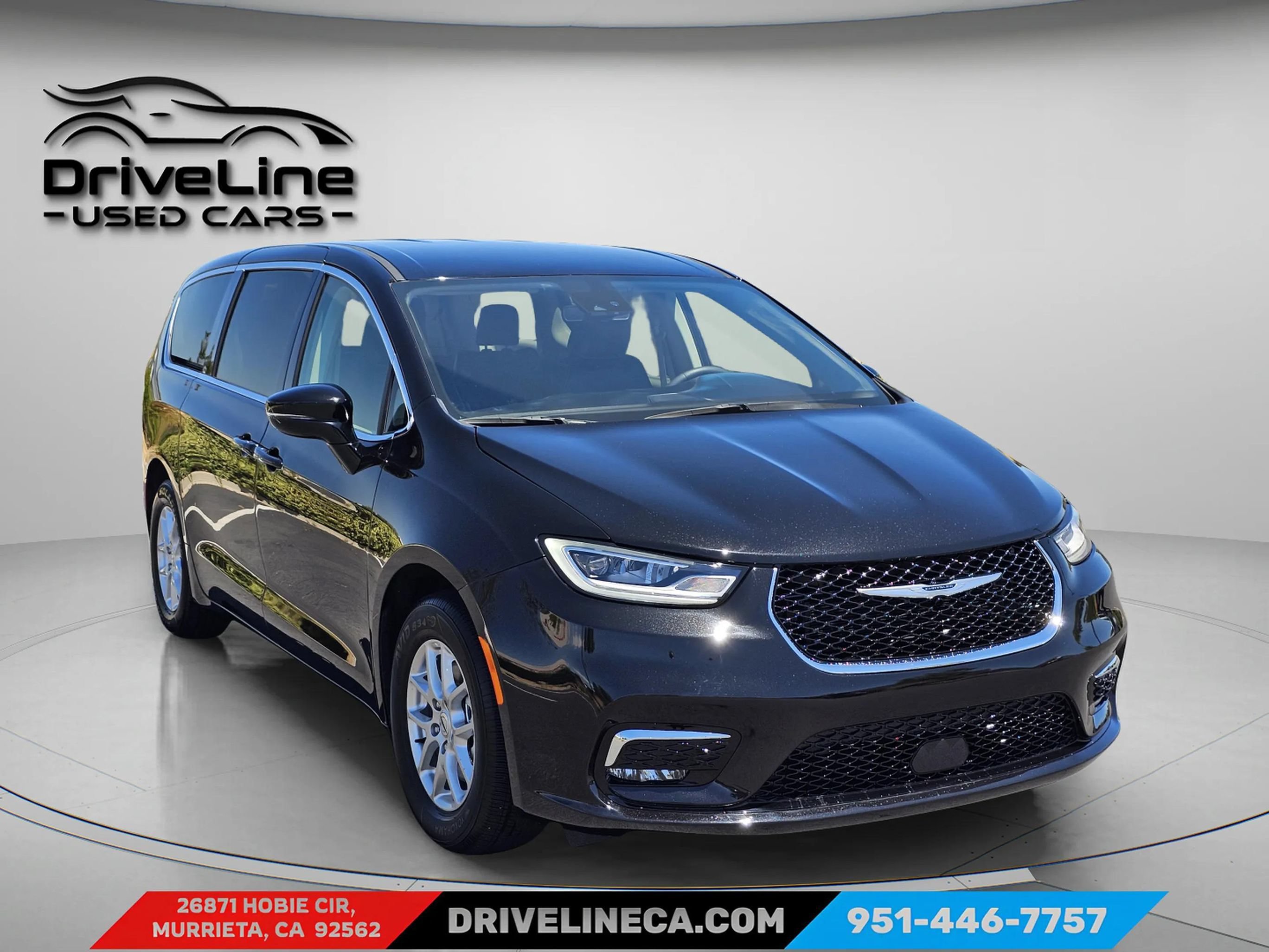 Used 2024 Chrysler Pacifica Touring-L FWD image 7