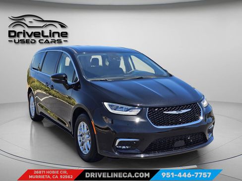 Used 2024 Chrysler Pacifica Touring-L FWD image 7