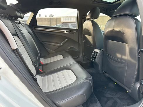 Used 2018 Volkswagen Passat GT image 20