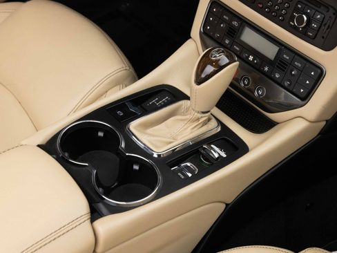 Used 2015 Maserati GranTurismo Convertible RWD image 16