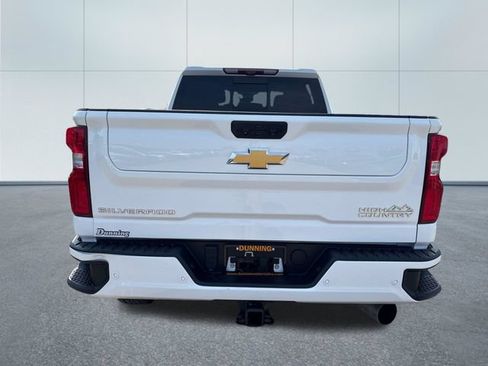 Used 2024 Chevrolet Silverado 2500 High Country w/ High Country Premium Package AWD/4WD image 3