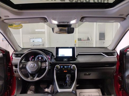 Used 2025 Toyota RAV4 XLE w/ Convenience Package image 25