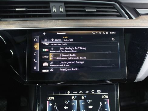 Used 2022 Audi e-tron Prestige w/ Prestige Package image 13