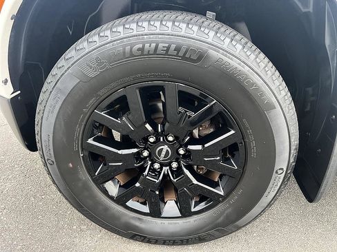 Certified 2023 Nissan Frontier SV w/ Midnight Edition Package AWD/4WD image 9