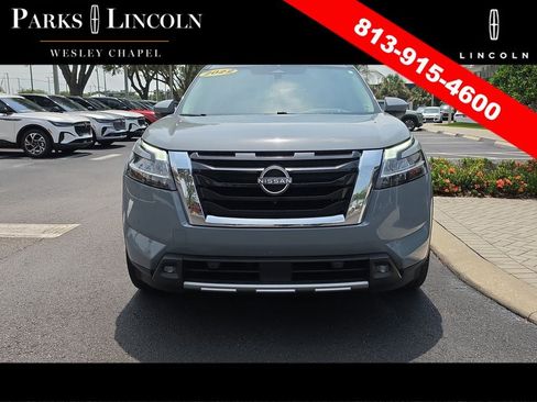 Used 2022 Nissan Pathfinder Platinum AWD/4WD image 2