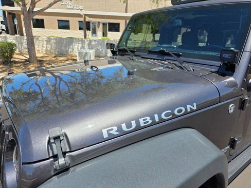 Used 2014 Jeep Wrangler Unlimited Rubicon w/ Connectivity Group AWD/4WD image 11