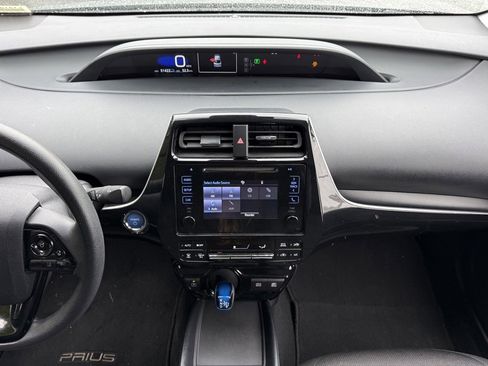 Used 2019 Toyota Prius L Eco w/ Carpet Mat Package image 20