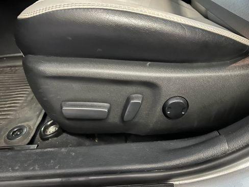 Used 2017 Toyota Camry SE image 10