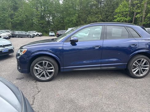 Used 2023 Audi Q3 2.0T Premium w/ Black Optic Sport Package AWD/4WD image 12