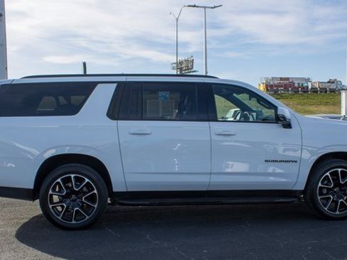 Used 2023 Chevrolet Suburban RST w/ Luxury Package image 2