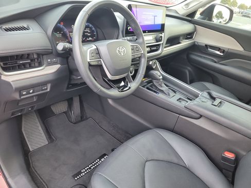 Certified 2024 Toyota Grand Highlander Limited image 21