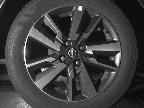 Used 2025 Nissan Versa SV image 15