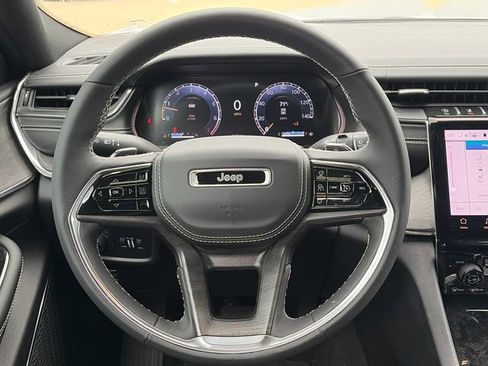 Used 2024 Jeep Grand Cherokee L Overland w/ Luxury Tech Group IV image 16