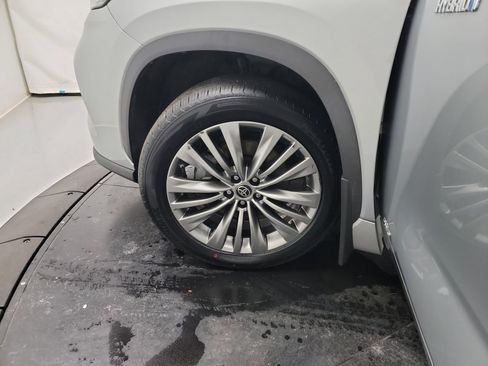 Used 2020 Toyota Highlander Platinum image 30