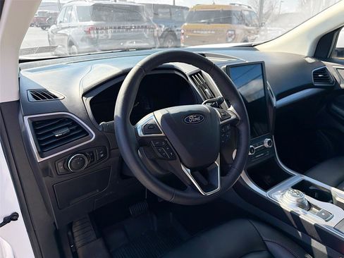 Used 2024 Ford Edge SEL w/ Convenience Package image 9