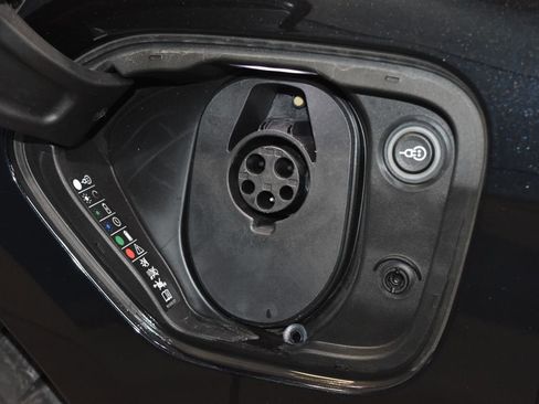 Used 2023 Porsche Taycan image 34