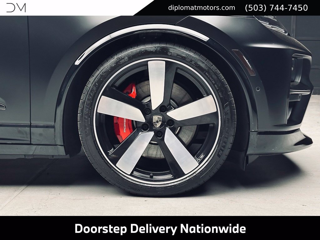 Used 2024 Porsche Macan Turbo Electric AWD/4WD image 43