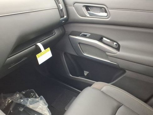 New 2026 Nissan Pathfinder SL image 23