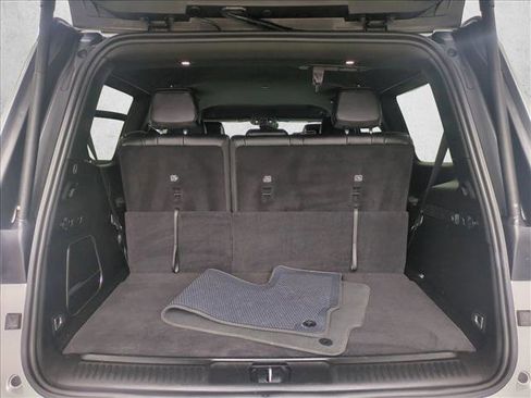 Used 2024 Jeep Wagoneer Series II w/ Flexible Seating Group RWD image 6