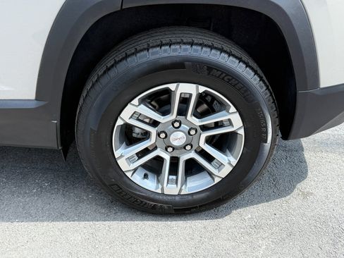 Certified 2025 GMC Terrain Elevation AWD/4WD image 10