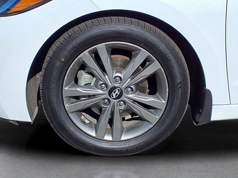 Used 2018 Hyundai Elantra Value Edition FWD image 11
