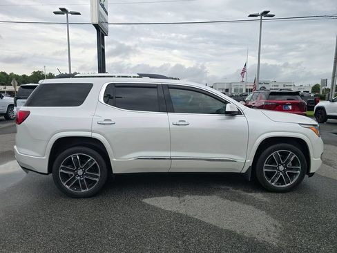 Used 2017 GMC Acadia Denali w/ Technology Package FWD image 2