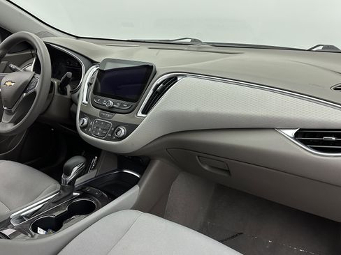 Used 2021 Chevrolet Malibu LT image 35