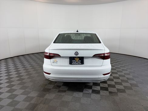 Used 2021 Volkswagen Jetta S image 9