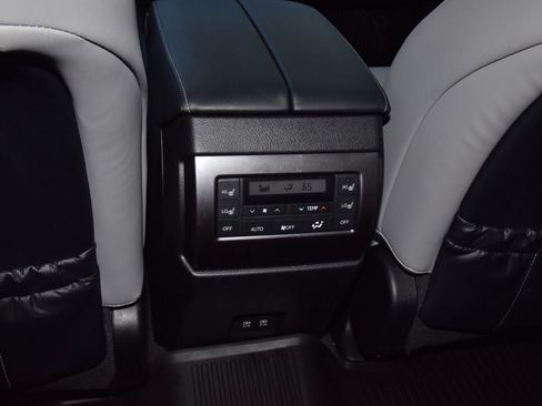 Used 2023 Lexus GX 460 w/ Black Line Special Edition AWD/4WD image 19