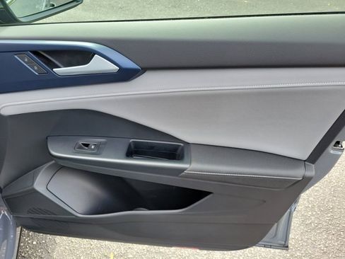 Certified 2024 Volkswagen Taos SE w/ Panoramic Sunroof Package image 8