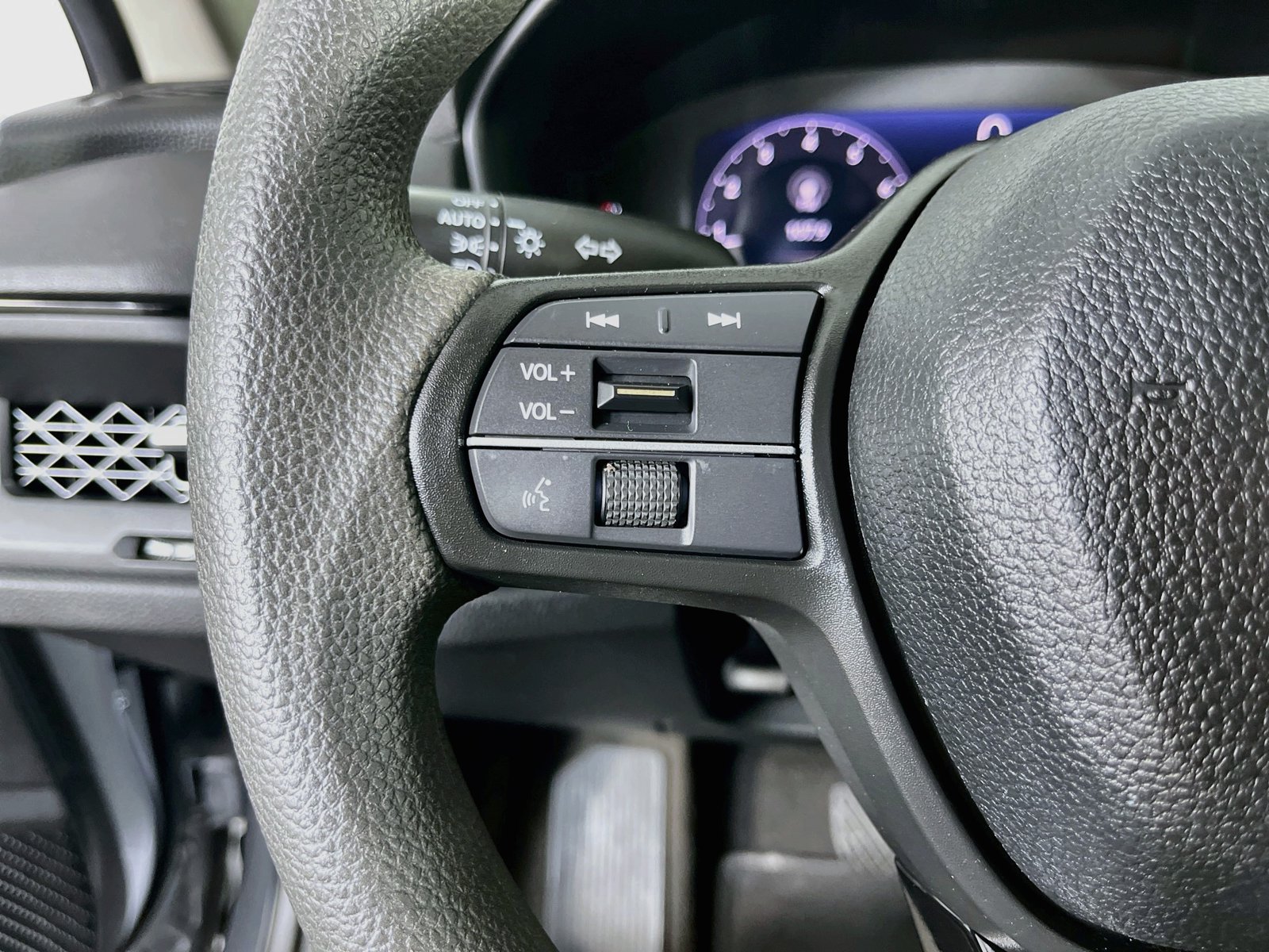 Used 2023 Honda Accord EX image 14